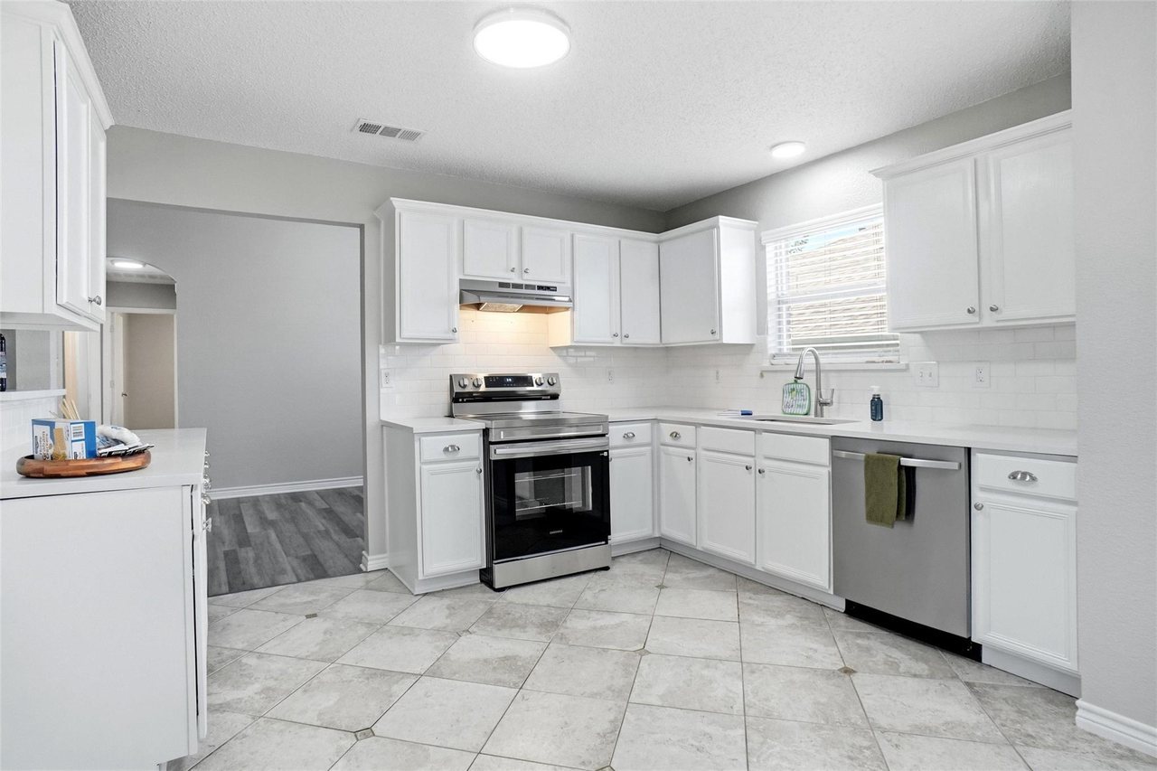 Kitchen and breakfast nook