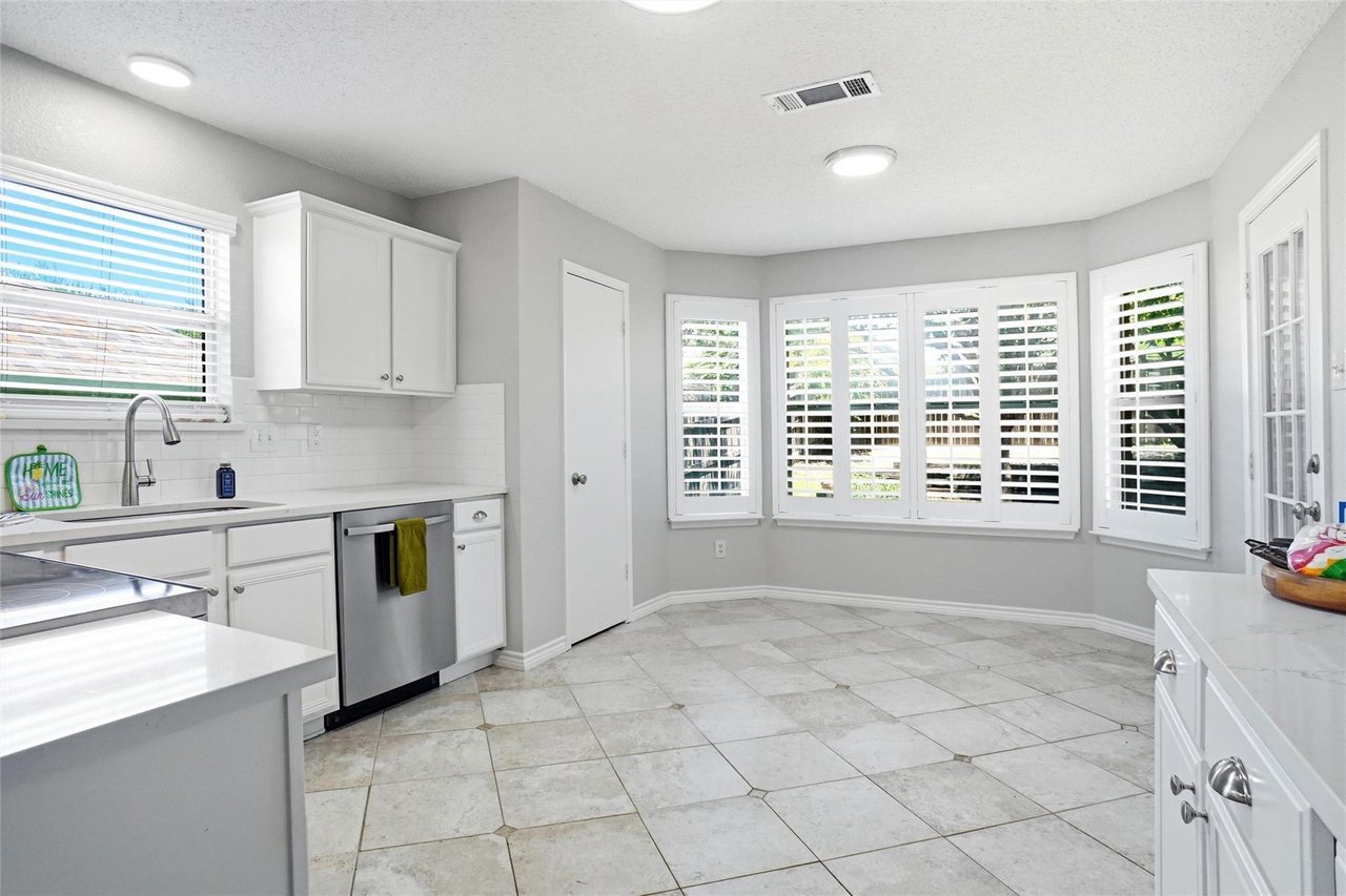 Kitchen with quartz counters
