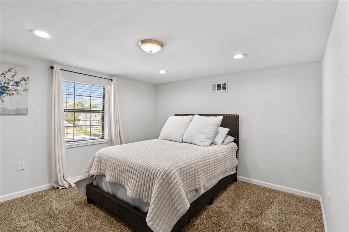 Second-floor flex room