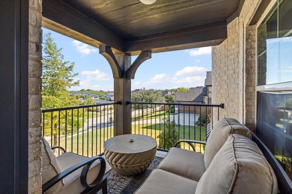 Covered upstairs balcony